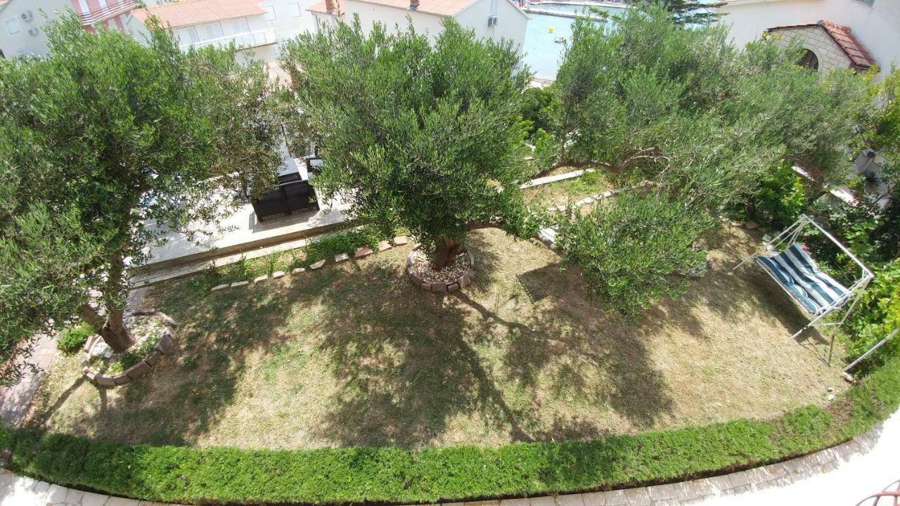 Apartments Dora Banjol Exterior photo