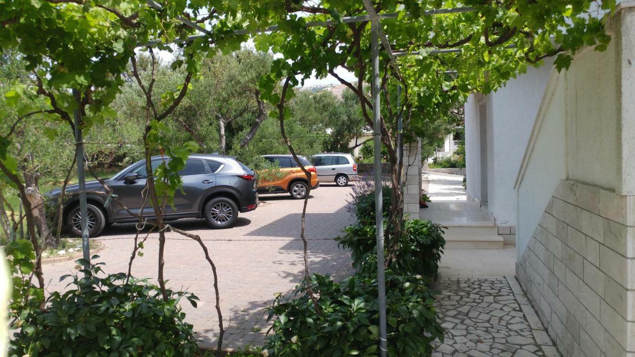 Apartments Dora Banjol Exterior photo